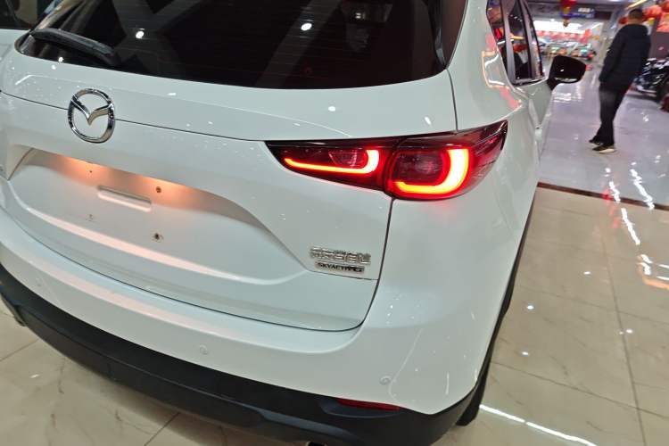 Used Mazda CX-5 2024 2.0L Automatic Two-Wheel Drive Comfort Version Right Rear Taillight