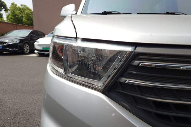 Used Wuling Hongguang V 2019 1.5L Standard Version China VI LAR