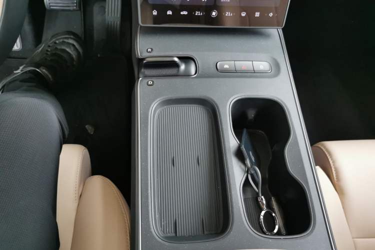 Used Nio ET5 2024 75 kWh Gear Lever