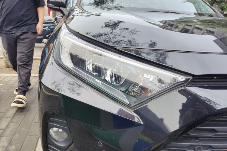 Used Toyota RAV4 2022 2.0L CVT Two-Wheel Drive Fashion Plus Edition Right Front Headlight