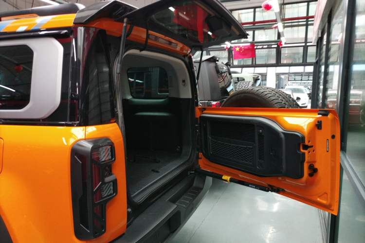 Used BAIC Off-Road BJ40 2024 2.0T All-New Urban Hunter Edition Ultimate Version Trunk