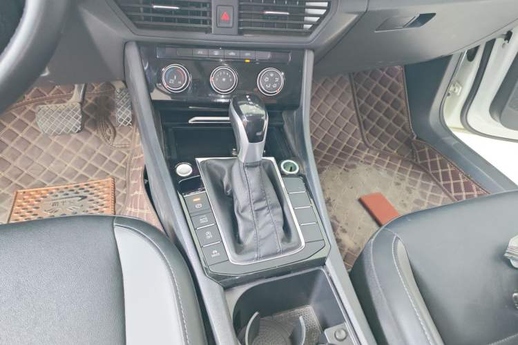 Used Volkswagen Sagitar 2021 280TSI DSG Excellence Edition Gear Lever