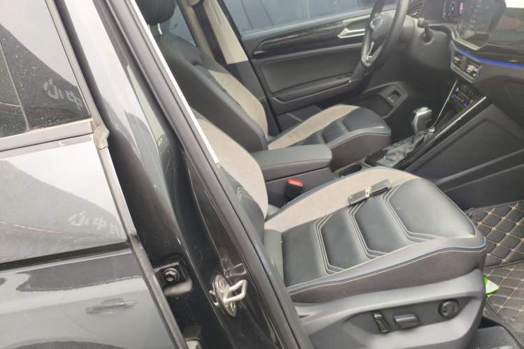 Used Volkswagen Tayron GTE Plug-in Hybrid 2022 1.4T Luxury Edition Right Front Seat