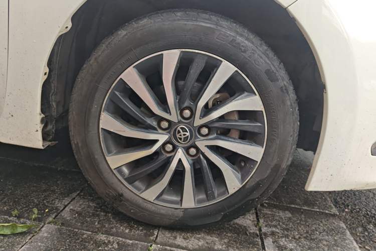 Used Toyota Corolla 2017 Revised Dual-Engine 1.8L E-CVT Leading Edition
