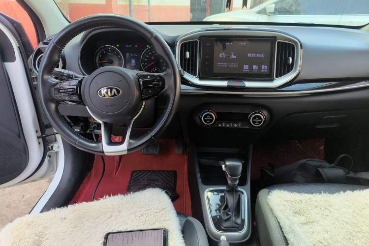 Used Kia kx1 Stonic 2019 1.4L Automatic Sport Edition China VI Center Console