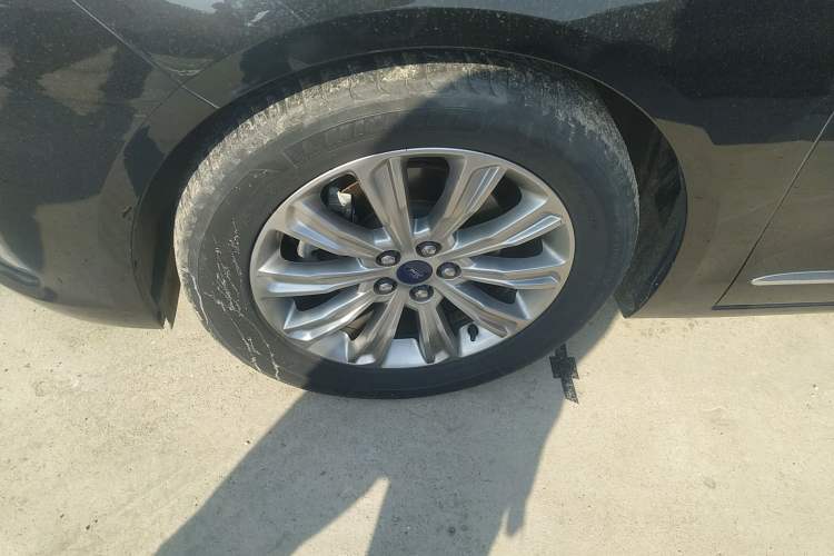 Used Ford Taurus 2019 EcoBoost 245 Comfort Edition Left Front Wheel Hub