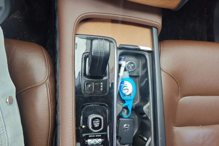 Used Volvo XC90 2021 B5 SmartDrive Luxury Edition 7 Seats Gear Lever