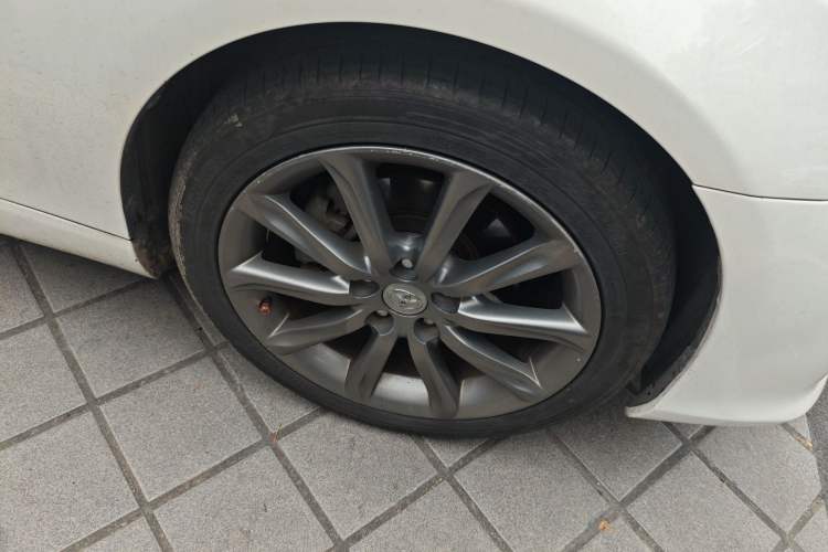 Used Toyota Reiz 2010 2.5V Fengdu Elite Edition Right Front Wheel Hub