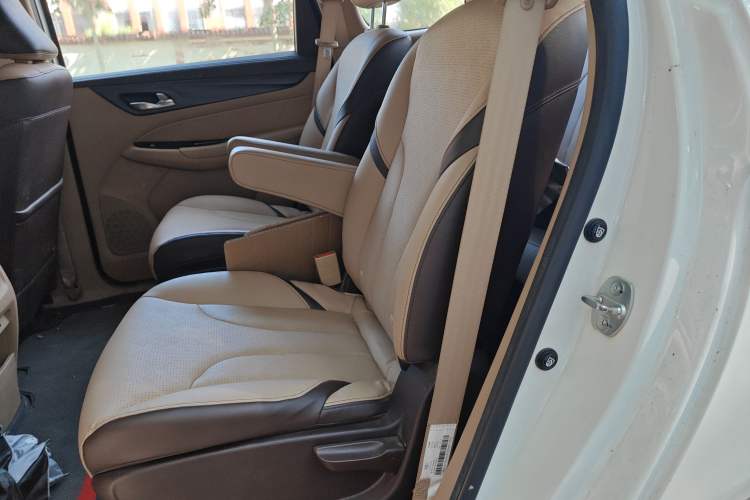 Used Baojun 730 2017 1.8L iAMT Prestige Version 7 Seats