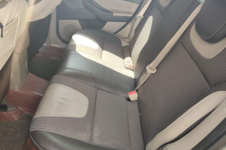 Used Ford Focus 2012 Sedan 1.6L Automatic Fashion Edition