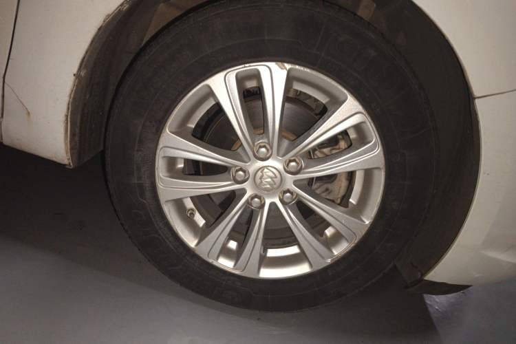 Used Buick GT 2016 15N Automatic Entry-Level Trim Right Front Wheel Hub