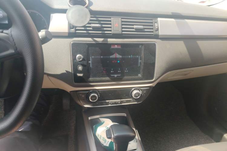 Used Qoros 3 2014 Sedan 1.6L Automatic Zhiyue Model Audio And AC Panel