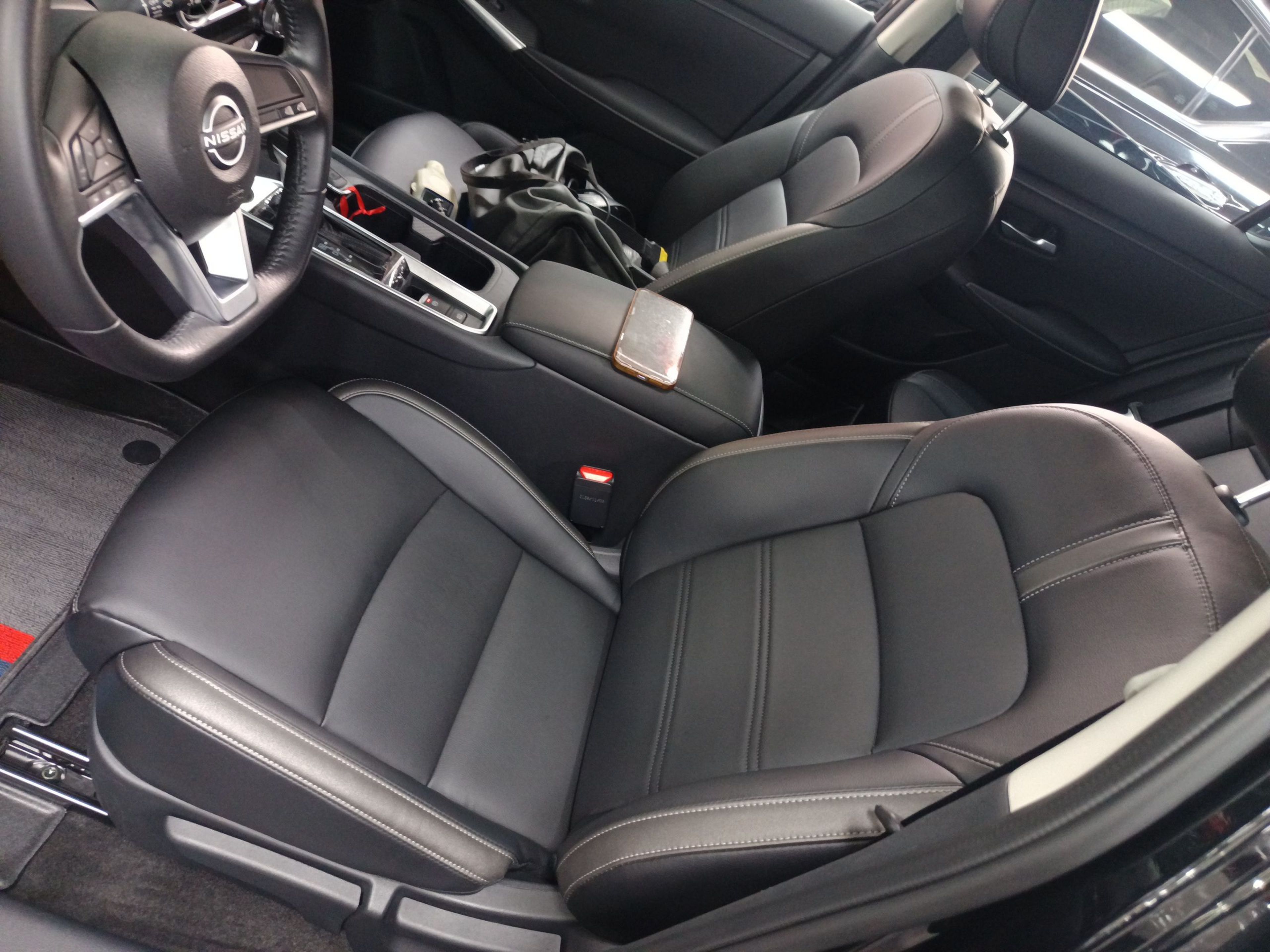 Переднее сиденье в автомобиле