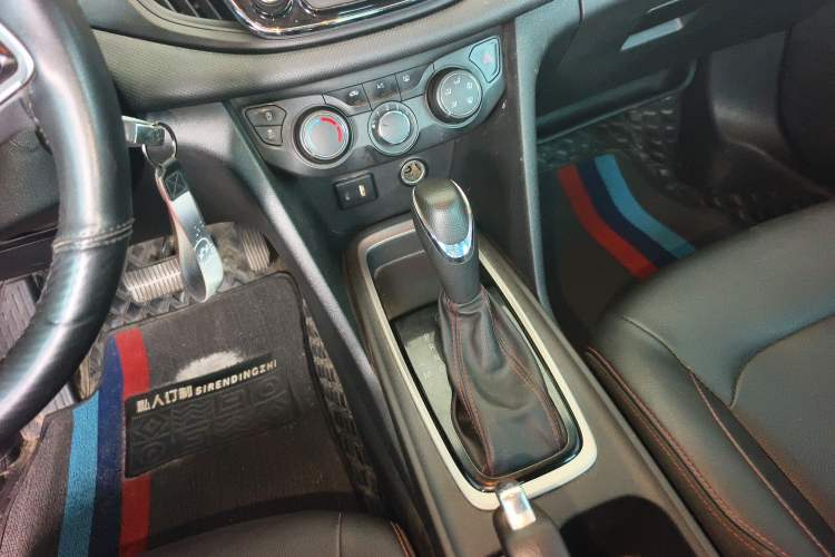 Used Chevrolet Monza 2022 Light Hybrid Redline 320T Dual-Clutch Thrilling Edition Gear Lever