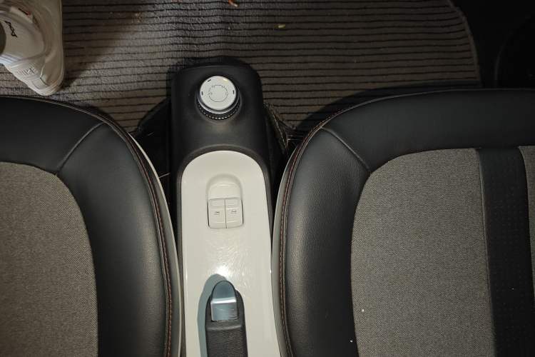 Used Wuling Hongguang MINIEV 2022 GAMEBOY 300km Enthusiast Model with Lithium Iron Phosphate Gear Lever