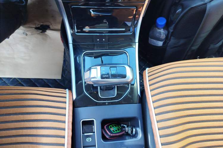 Used Haval H2 2018 Chuanxiang Edition Red Badge 1.5T Dual-Clutch Two-Wheel Drive Fashionable Model
