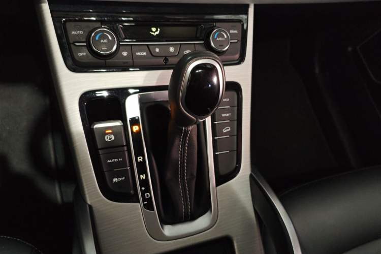 Used Geely Auto Emgrand X7 Sport 2018 1.8TD Automatic Two-Wheel Drive Zhiya Model