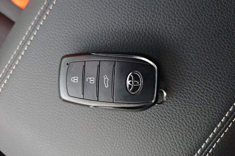 Used Toyota Prado 2024 2.4T All-Terrain TX Version 5 Seats Vehicle Key