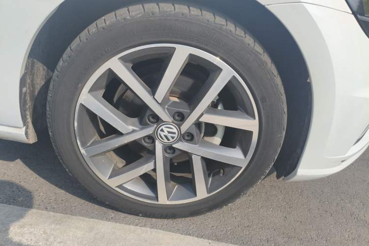 Used Volkswagen Golf 2020 Zhiai Edition 280TSI DSG Comfort Model Right Front Wheel Hub