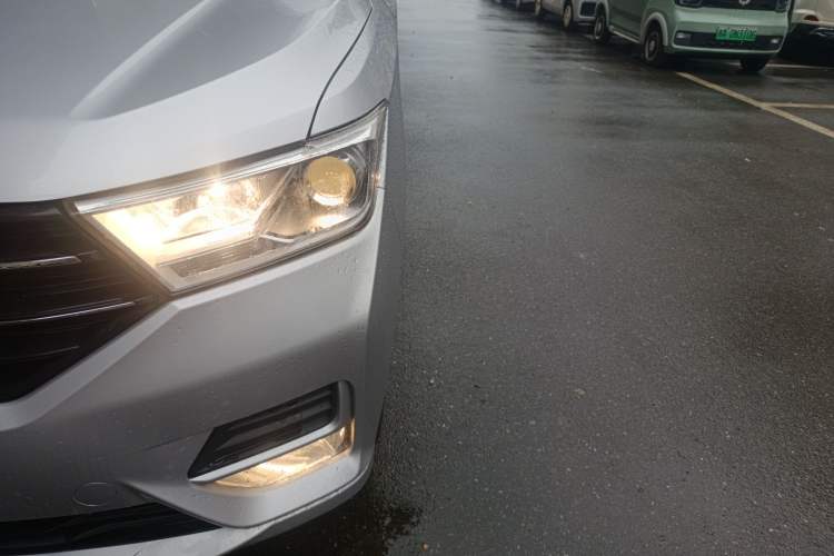 Used Wuling Hongguang 2018 1.5L S Comfort Model L2B Left Front Headlight