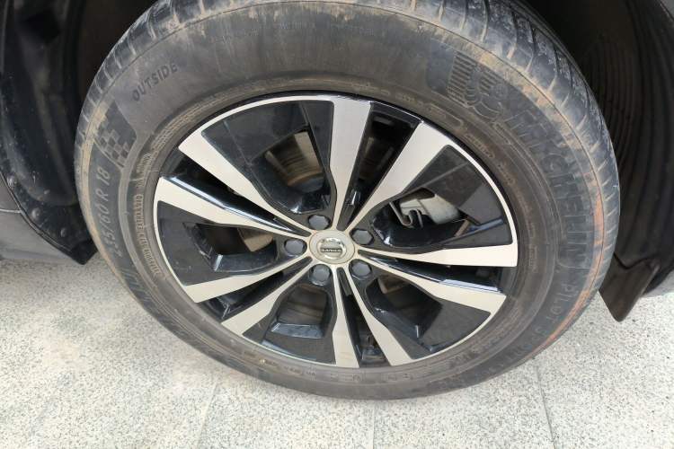 Used Volvo XC60 2023 B5 4x4 Smart Luxury Edition Right Front Wheel Hub