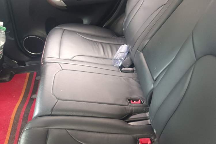 Used Haval H6 2013 Upgraded Model 1.5T Manual Two-Wheel Drive Prestige Version
