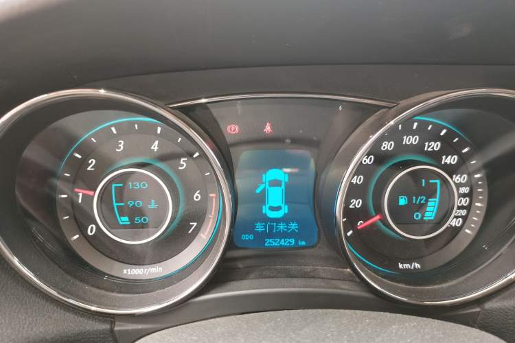 Used BAIC Senova D50 2014 1.5L manual standard version
