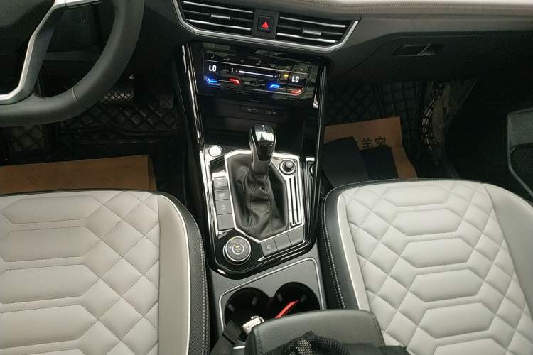 Used Volkswagen Tayron 2023 Revised Version 380TSI All-Wheel Drive R-Line High-Energy Edition Gear Lever