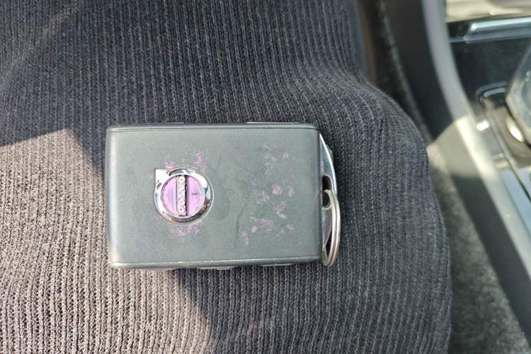 Used Volvo XC40 2020 T4 Four-Wheel Drive Smart & Sporty Edition Vehicle Key