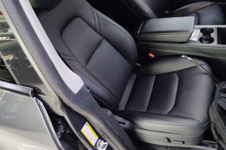 Used Tesla Model Y 2022 Long-Range All-Wheel-Drive Version