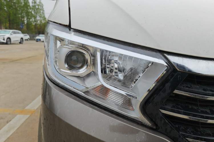 Used CHANGAN KUAYUE Xing V5  Right Front Headlight