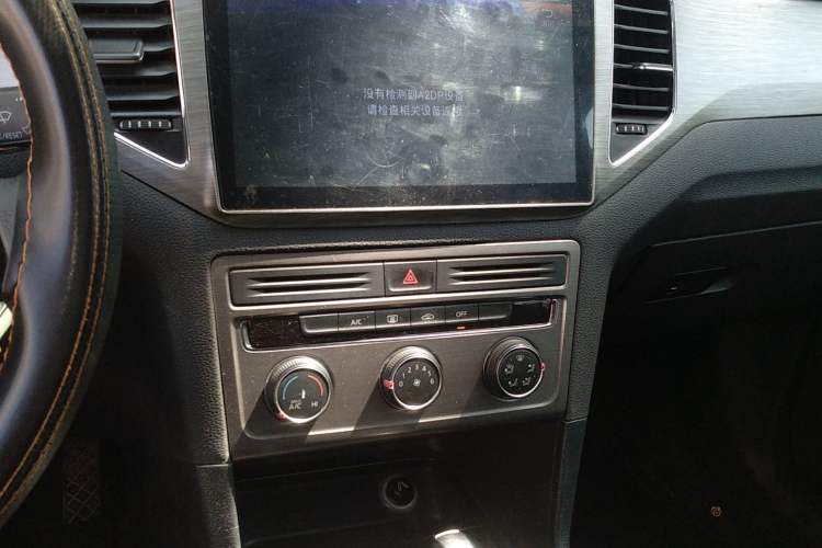 Used Volkswagen Golf Sportsvan 2016 1.6L Automatic Comfort Model Audio And AC Panel