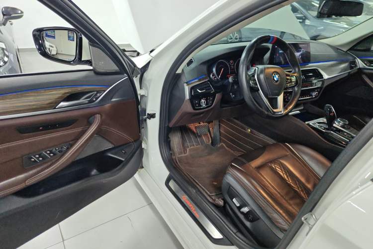 Used BMW 5 Series 2018 530Li xDrive Luxury Package Driver Seat