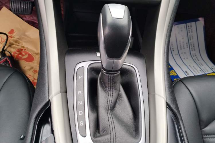 Used Ford Mondeo 2013 2.0L GTDi 200 Luxury Model Gear Lever