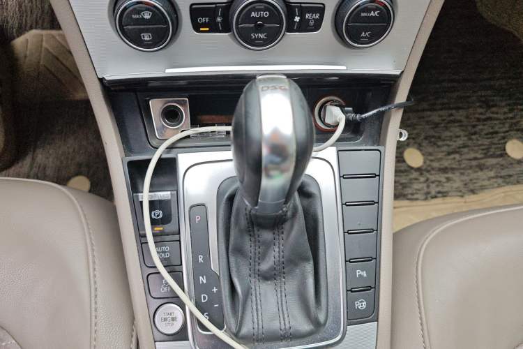 Used Volkswagen Magotan 2013 2.0 TSI Ultimate Model Gear Lever