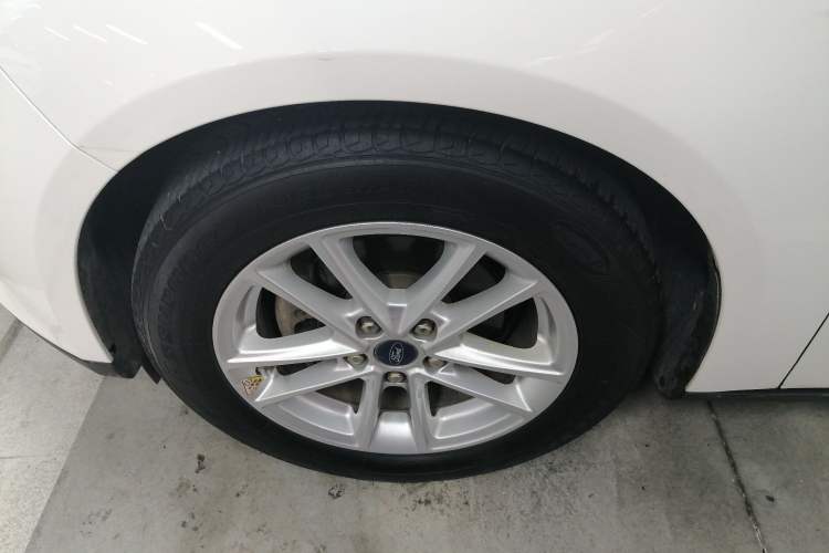 Used Ford Focus 2018 Sedan Classic EcoBoost 180 Automatic Elite Model Exterior 4