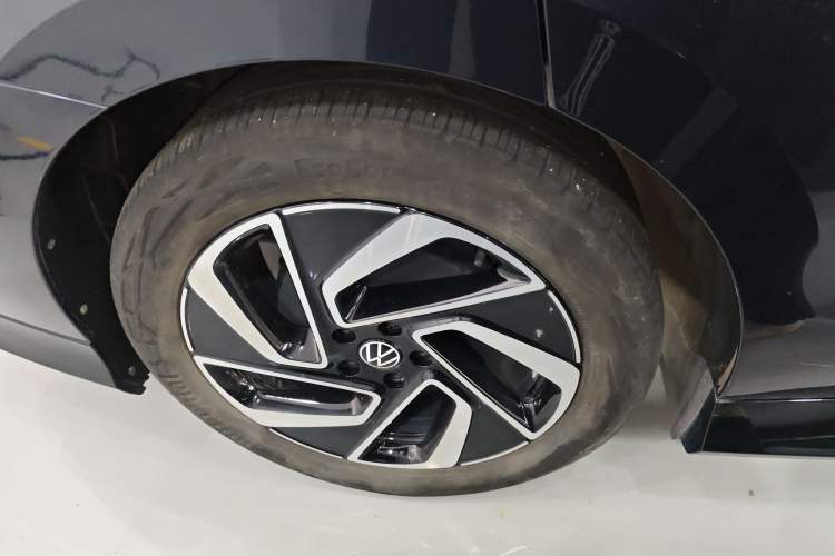 Used Volkswagen ID.7 VIZZION 2024 PRO Model Right Rear Wheel Hub