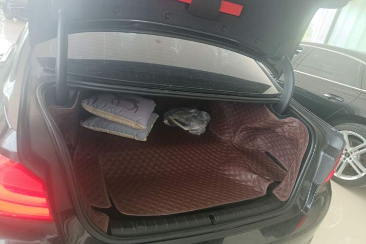 Used BMW 5 Series New Energy 2019 530Le Luxury Package Trunk