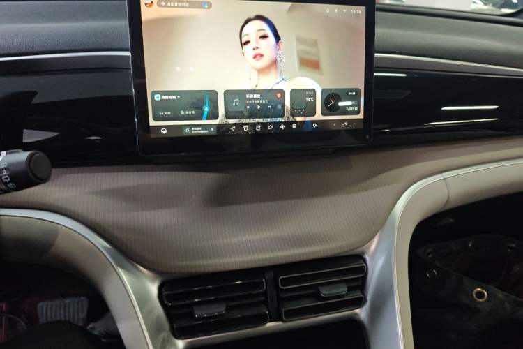 Used BYD Song Pro New Energy 2024 HONOR Edition DM-i 71KM Navigation Model Audio And AC Panel