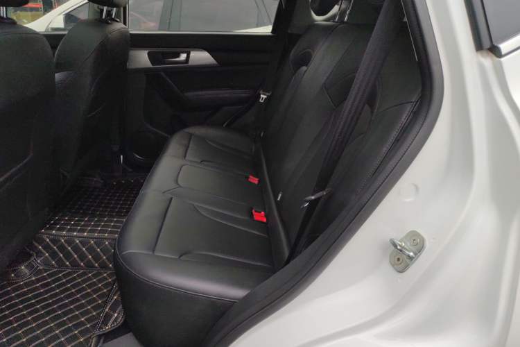 Used Haval H2 2018 Chuanxiang Edition Blue Badge 1.5T Dual-Clutch Two-Wheel Drive Fashionable Model
