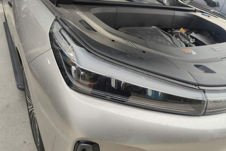 Used Geely Galaxy M9 2025 Model 210km Four-Wheel-Drive Leading Edition Right Front Headlight