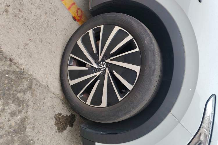 Used Volkswagen ID.4 X 2021 Pro Smart Long-Range Edition Right Front Wheel Hub