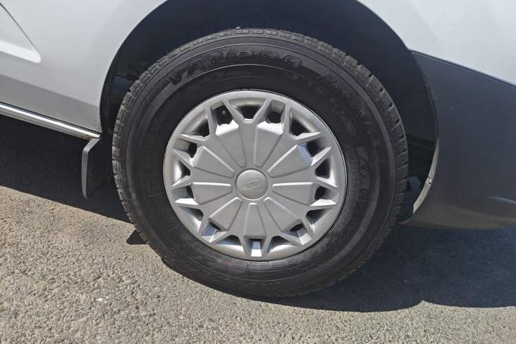 Used Ford Transit 2019 2.0T Diesel Multi-Purpose Commercial Vehicle Mid-Drive Mid-Roof 6-Seater China VI Standard
