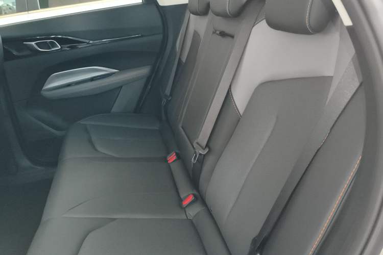 Used CHANGAN OSHAN Z6 2023 Blue Whale 1.5T DCT Smart Edition