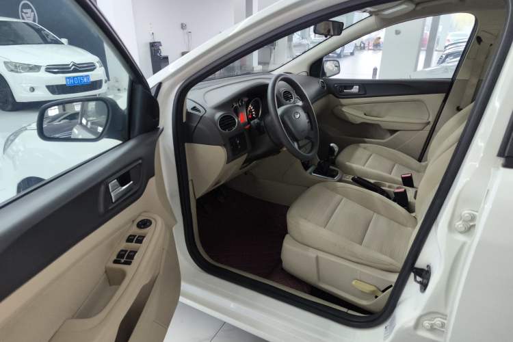 Used Ford Focus 2013 Sedan Classic 1.8L Manual Base Model