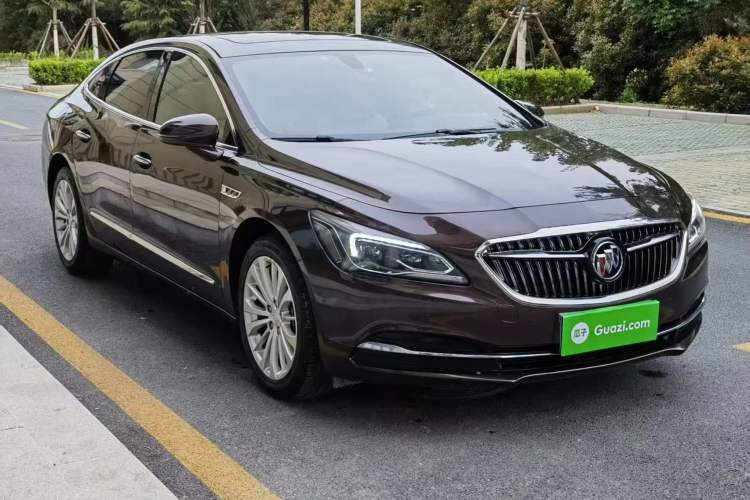 Used Buick LaCrosse 2018 28T Elite Edition Front Right 45 Deg