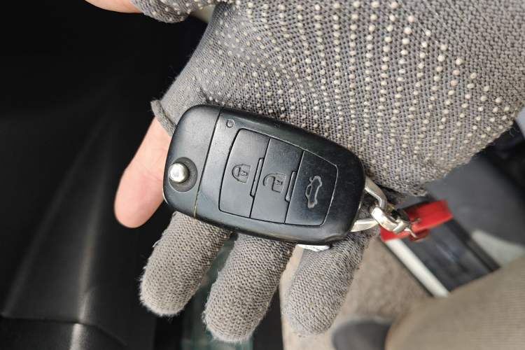 Used Bestune X80 2013 2.0L automatic comfort version Vehicle Key