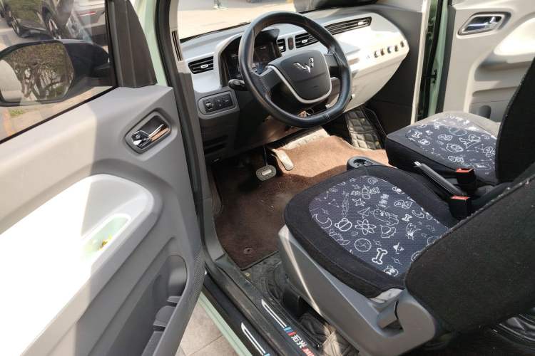 Used Wuling Hongguang MINIEV 2021 Macaron Premium Model – Lithium-NMC Driver Seat