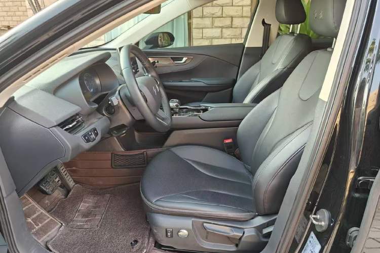 Used Hongqi E-QM5 2023 Base Travel Edition
