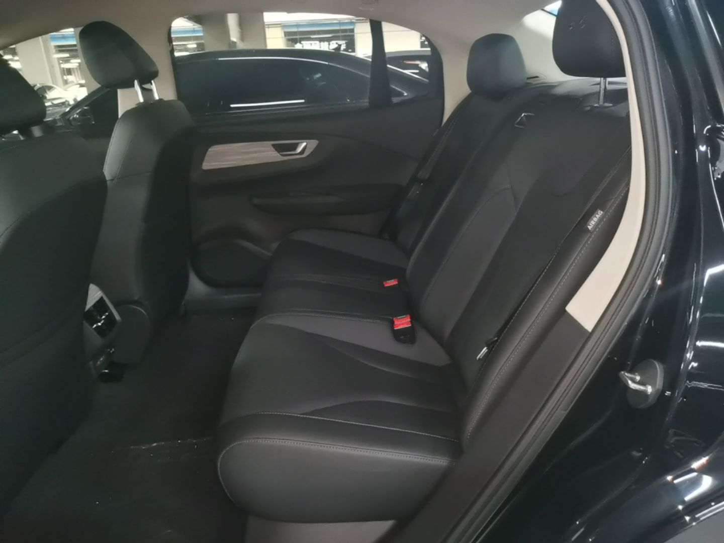 Hongqi E-QM5 2024 610 km PLUS — снимка 20